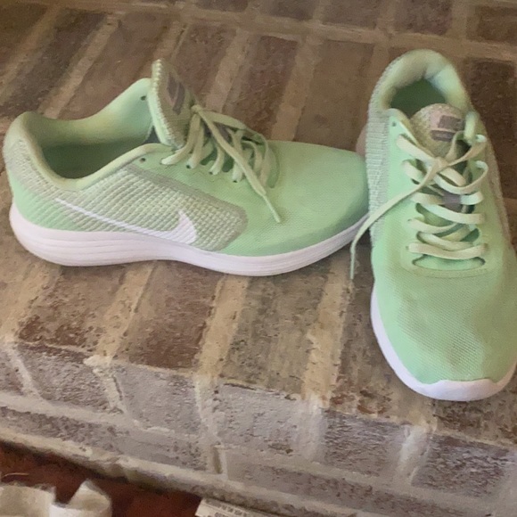 Nike Mint Green Running Shoes - Picture 4 of 15